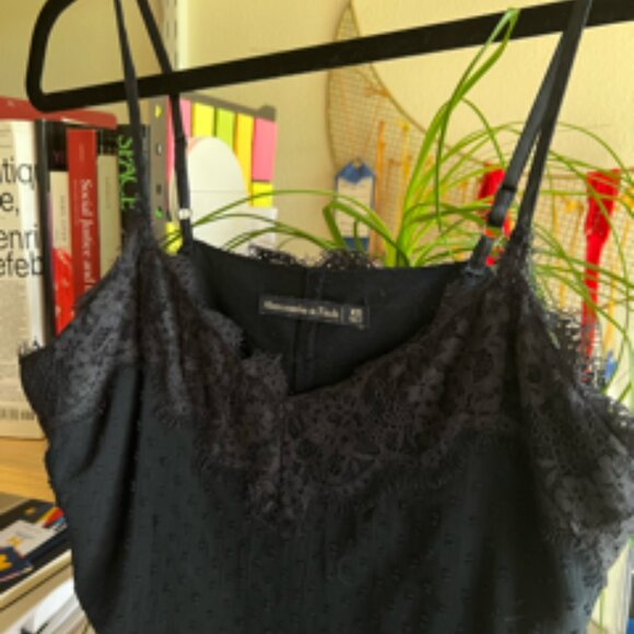 A&F Cami with Lace - Picture 3 of 4